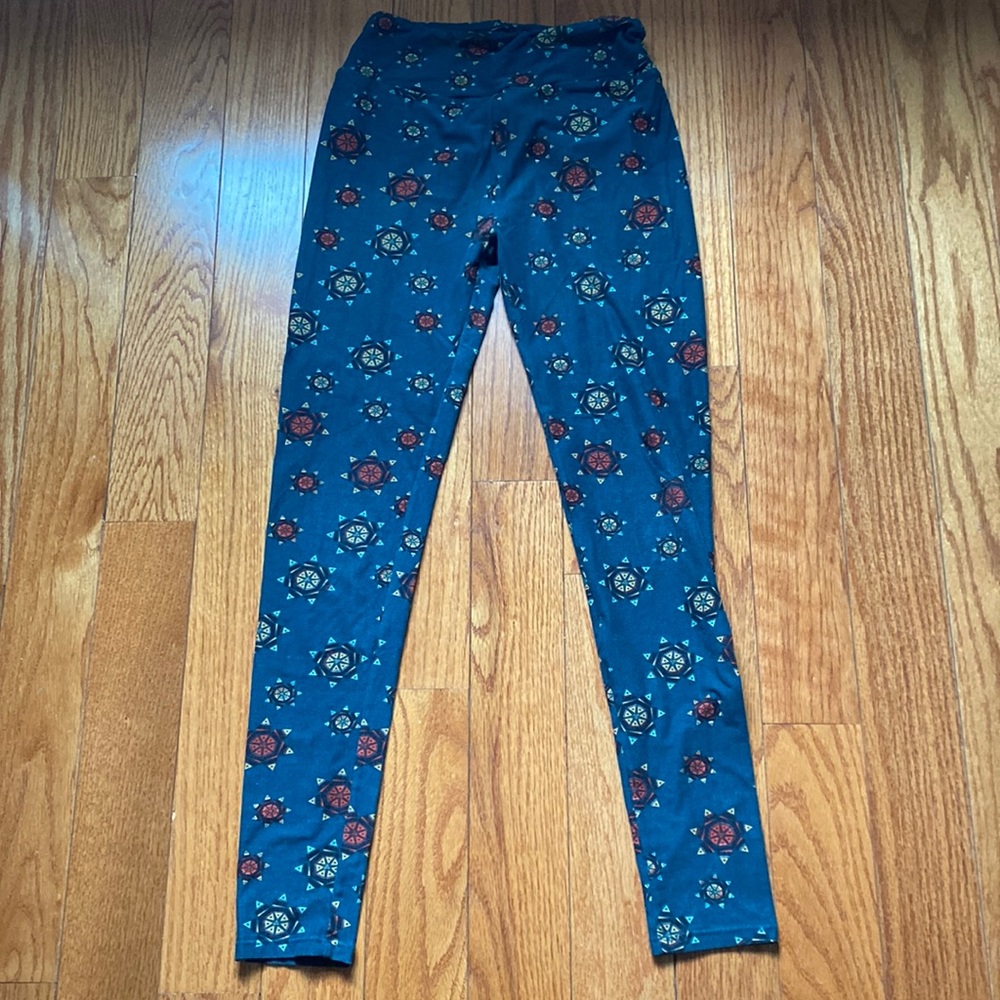 Women’s patterned leggings. Size small.